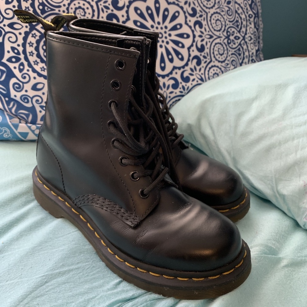 VEGAN DOC MARTENS SIZE 6